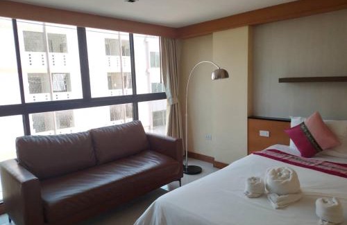 Chom Phon Apartment | Kid-Friendly L18 Residence with a Fantastic 8.5 Rating