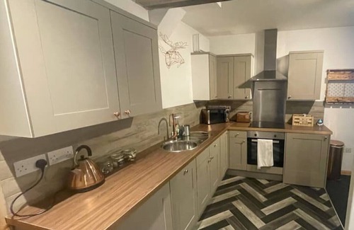 Beverley Apartment | Spacious L2 Town Center Apartment for Families and Groups