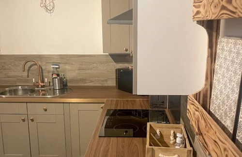 Beverley Apartment | Spacious L2 Town Center Apartment for Families and Groups
