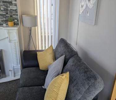 Skegness House | Family-Friendly Millfields Caravan with Oceanfront Views