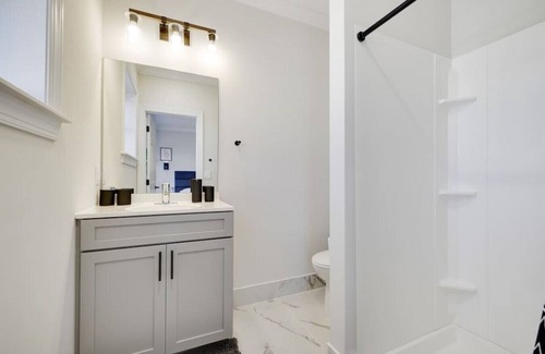 East Stroudsburg Apartment | Family-Friendly Double Queen Bay Suite at The Lack Hotel