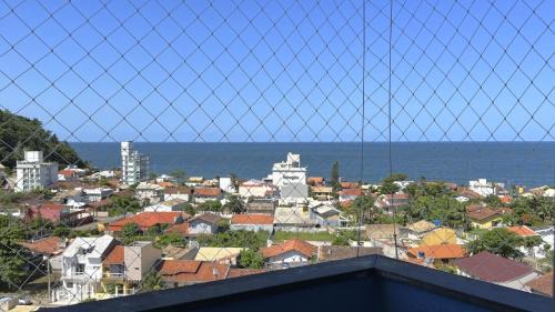 Penha Apartment | Budget-Friendly Vista Mar with Pool Near Beto Carrero