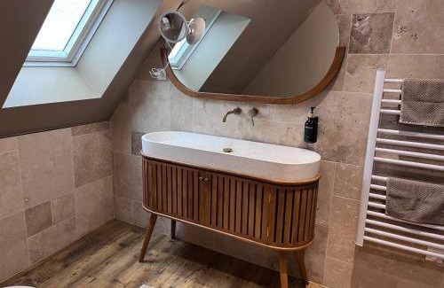 Saint-Omer Hotel | La 104 Zen Suite romantique dans maison réservée aux hôtes