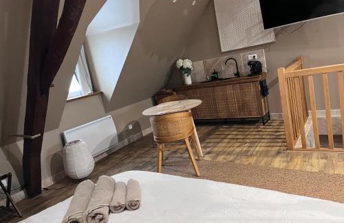 Saint-Omer Hotel | La 104 Zen Suite romantique dans maison réservée aux hôtes