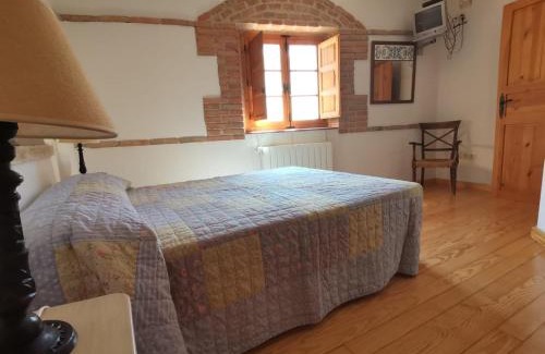 Alcanizo House | Pet-Friendly Retreat at La Aldaba del Siglo XX: 9/10 Rated