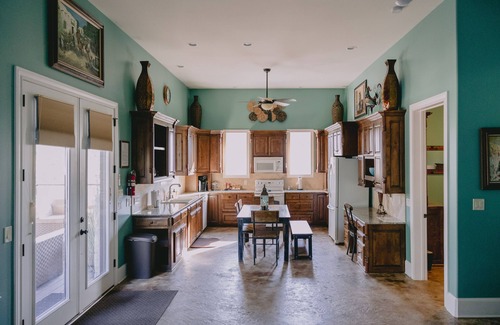 Dripping Springs House | Experience Relaxation at La Aldea House - Asante Lodging