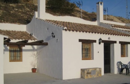 La Alqueria Cottage | Relax at LA ALGAYDA CAVE HOUSE with Spa & Pet-Friendly Perks