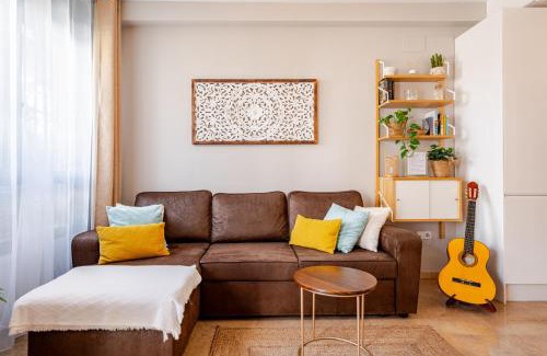 Distrito Centro Apartment | Discover La Almunia de Córdoba in the Historic Center