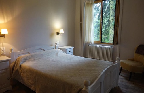 Malestroit Apartment | Guest Rated: La Bâtisse with Kitchen Amenities