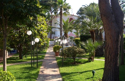 Forio Hotel | Relax at La Bagattella Resort & SPA: Pet-Friendly Retreat