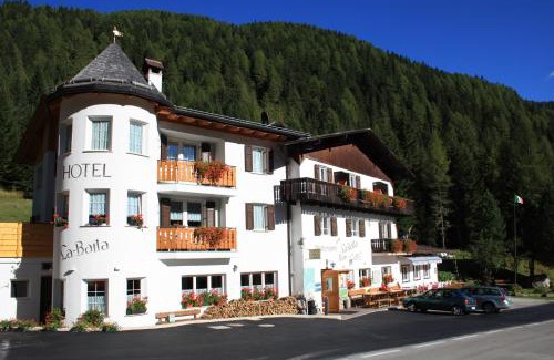 Livinallongo del Col di Lana Hotel | Discover La Baita: Pet-Friendly Hotel with Spa & Dining