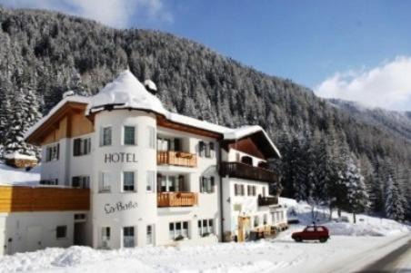 Livinallongo del Col di Lana Hotel | Discover La Baita: Pet-Friendly Hotel with Spa & Dining