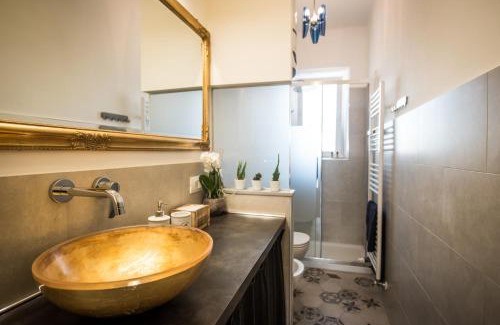 Borgo Dora Apartment | Discover La Balounette: Central Loft with Mountain Views