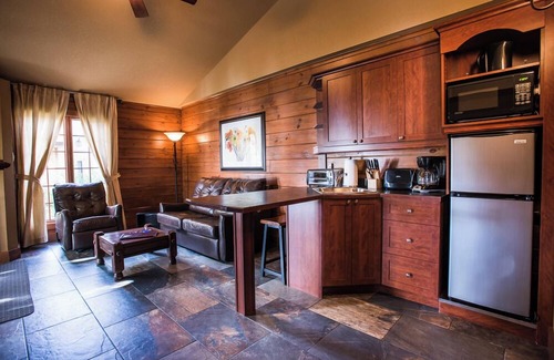 Timiskaming District Cottage | Discover La Bannik: Guest Rated 9.8 with Pool & Breakfast