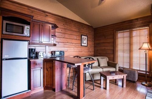 Timiskaming District Cottage | Discover La Bannik: Guest Rated 9.8 with Pool & Breakfast