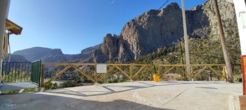 El Chorro House | Top-Rated La Barbería de Miguel: Family-Friendly Escape