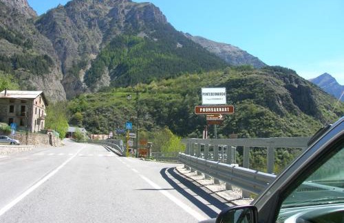 Pietraporzio House | Pet-Friendly La Barmo Affittacamere with Exceptional Service