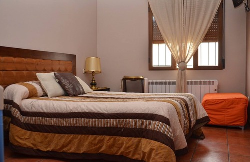 Canada Juncosa House | Experience Comfort at La Barraca de Culón Hotel