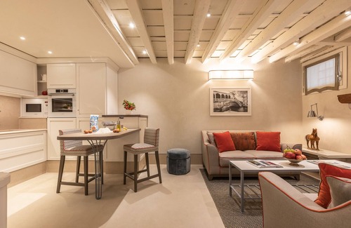 Dorsoduro Apartment | Relax at La Baruffa with Private Garden & Breakfast Included