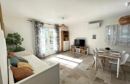 Loriol-du-Comtat House | Experience La Bastide d’Elma: Family-Friendly Comfort