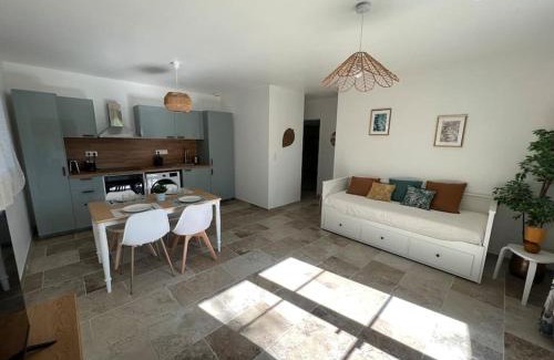 Loriol-du-Comtat House | Experience La Bastide d’Elma: Family-Friendly Comfort