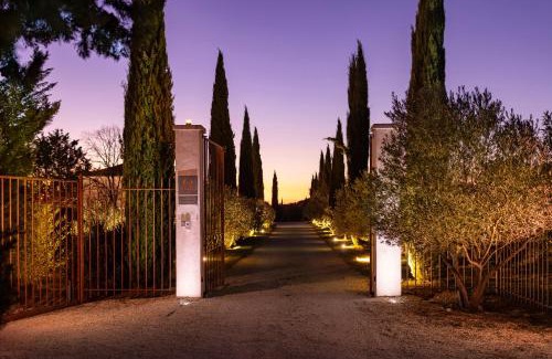Aix-en-Provence House | Romantic Retreat: JACUZZI & Spa at Les Chambres Romantiques