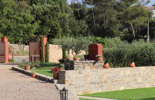 Carces Bed & Breakfast | Family-Friendly Retreat at La Bastide de Nini with Ocean View
