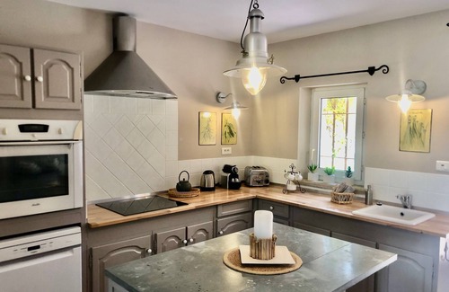 Rognes House | Discover La Bastide des Amandiers with Pool & Ocean Views