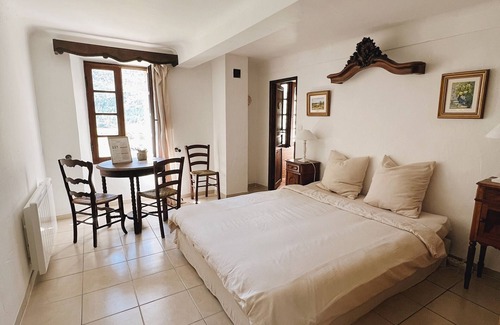La Bastide House | Elegant La Bastide des Pins: Spa, Breakfast & Family-Friendly