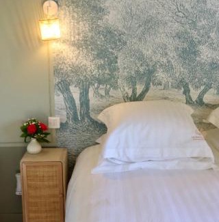 Le Beausset Bed & Breakfast | Idyllic La Bastide du Beausset-Vieux: Oceanfront Retreat