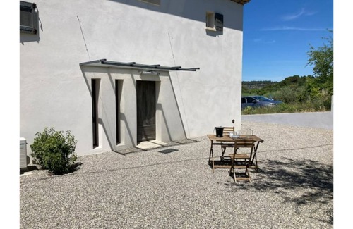 Malemort-du-Comtat Villa | Indulge at La Bastide: Ocean View, Pool & Gourmet Dining