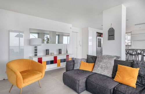La Baule-Escoublac Apartment | Experience La Baule: Oceanfront Oasis for 8 Guests