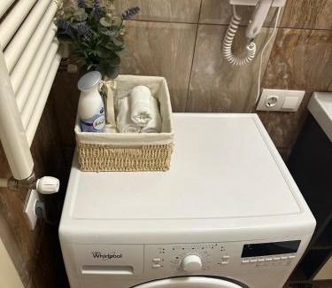 Arad Apartment | Relax at La Bella Ared: 4-Star Stay with Hot Tub