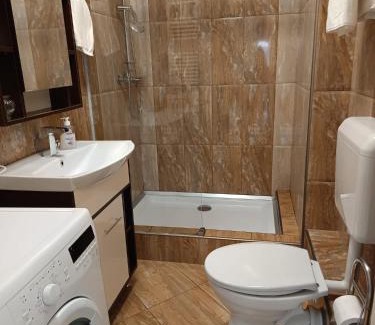Arad Apartment | Relax at La Bella Ared: 4-Star Stay with Hot Tub