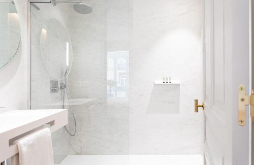 San Sebastian Centro Apartment | Discover La Bella Easo: Family-Friendly Stay by La Concha