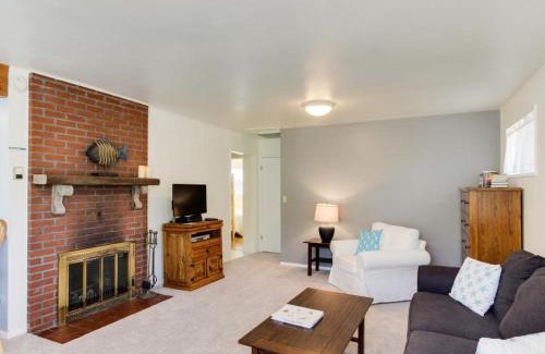 Downtown Cannon Beach House | Discover La Bella Vita: Family and Pet-Friendly Retreat