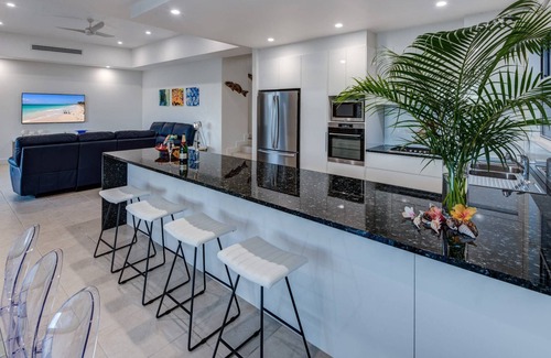 Hamilton Island Villa | Oceanview Retreat at La Bella Waters, Ideal for Families