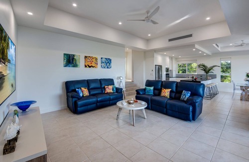 Hamilton Island Villa | Oceanview Retreat at La Bella Waters, Ideal for Families