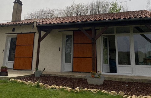 Granges-dAns Bed & Breakfast | Cozy Family Retreat at la Belle Campagne with Pool Access