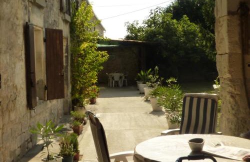 Mainxe House | Cozy La Belle Charentaise with Family-Friendly Amenities