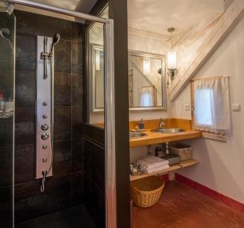 Sansac-de-Marmiesse House | Relax at La Belle Epoque: Pet-Friendly Ocean View Retreat