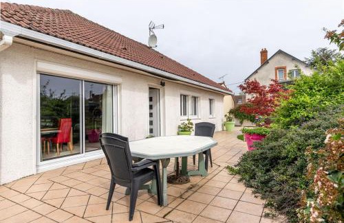 Fleury-les-Aubrais House | Serene Retreat Near Train Station with Family-Friendly Perks
