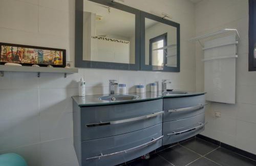 Puymoyen Villa | La belle escapade-6 personnes- piscine