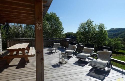 Besse-et-Saint-Anastaise Apartment | Discover Pet-Friendly Comfort at La Belle Etoile