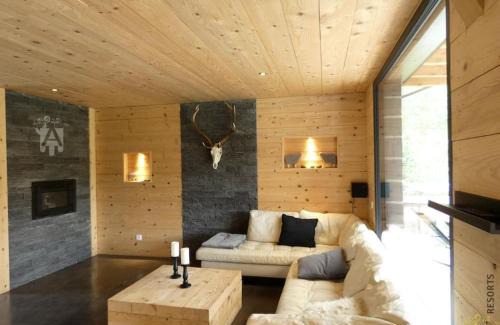 Besse-et-Saint-Anastaise Apartment | Discover Pet-Friendly Comfort at La Belle Etoile