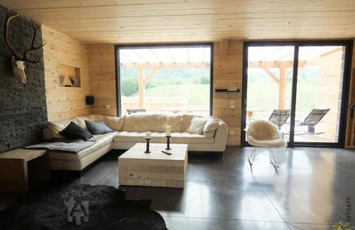Besse-et-Saint-Anastaise Apartment | Discover Pet-Friendly Comfort at La Belle Etoile