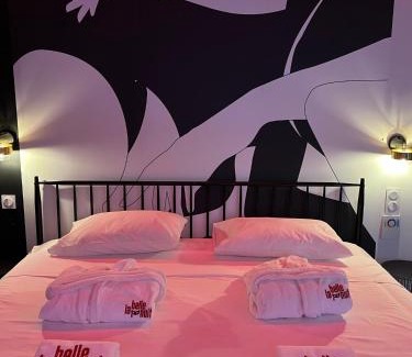 Saint-Gilles Hotel | Elegant La Belle Nuit Suite with Hot Tub & Top Ratings
