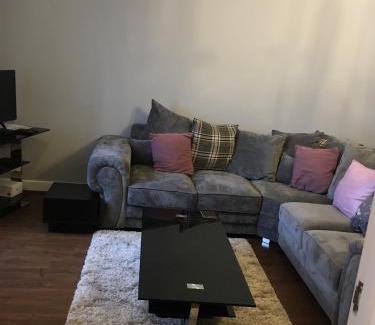 Laindon Apartment | Villa Belle: 4-Star Family-Friendly Retreat in Basildon