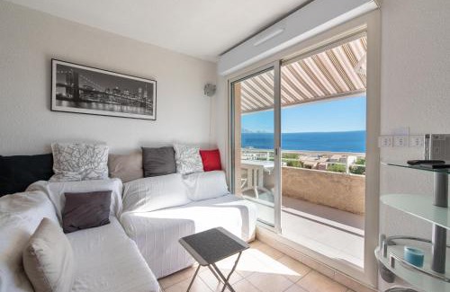 Sausset-les-Pins Apartment | La Belle Vue: Oceanfront Retreat with Private Beach Access