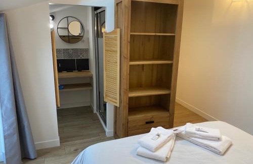 Cahors Bed & Breakfast | Escape to La Bellours Chambre D'Hôtes with Oceanfront Views